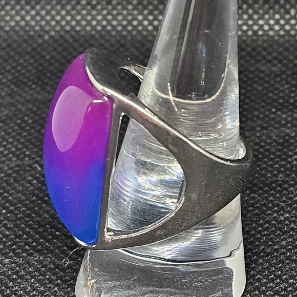 Purple Blue Ombre Lucite Dome Ring Sz 8.5 Squared Statement Silver Tone Neon - Picture 4 of 9